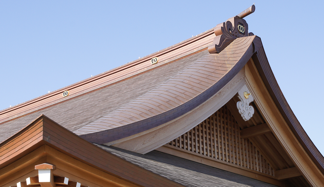 30mmの立ち上がりで重厚感のある意匠を演出。