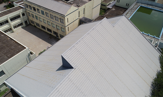 K中学校屋内運動場【横葺き】カナディー