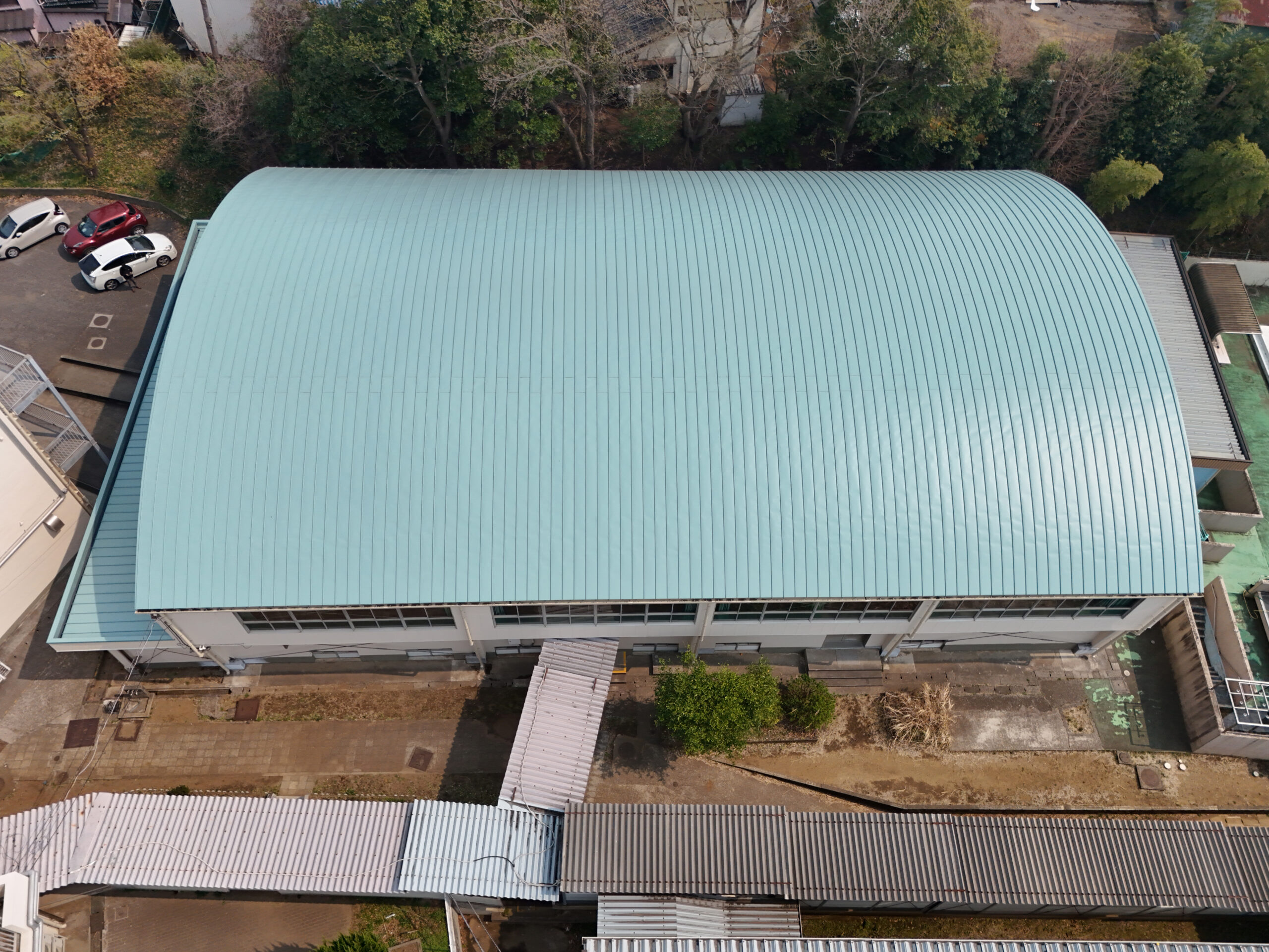 H小学校屋内運動場【縦葺き】スタンディングロック