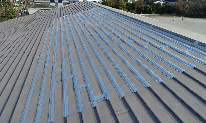 H小学校屋内運動場【縦葺き】スタンディングロック