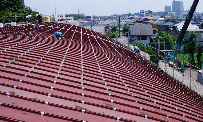 A小学校屋内運動場【縦葺き】瓦棒カバールーフ