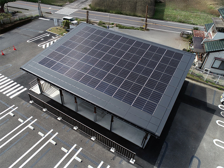 K児童センター【太陽光一体型屋根・縦葺き】カナメソーラールーフ・スタンディングロック