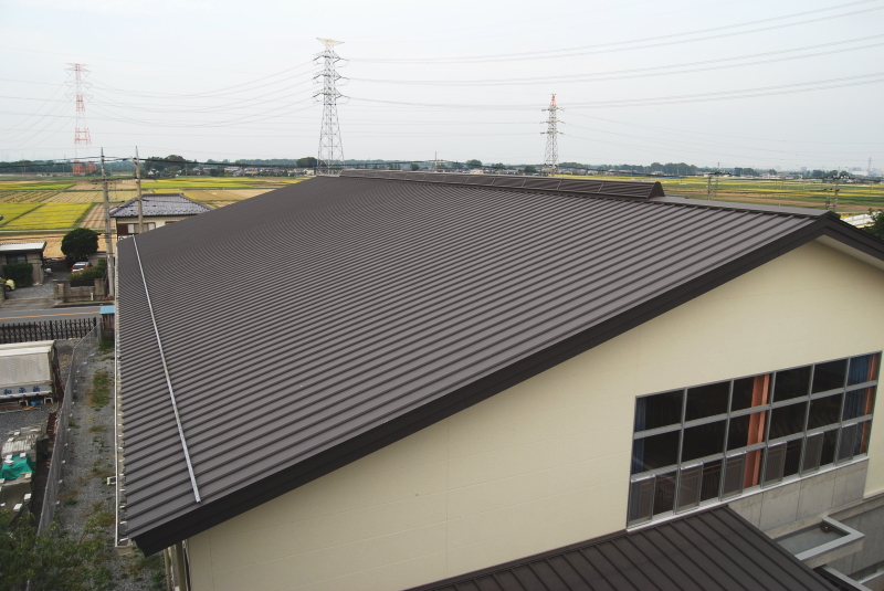 熊谷市立江南北小学校屋内運動場  【縦葺き】フリーハットⅡ型