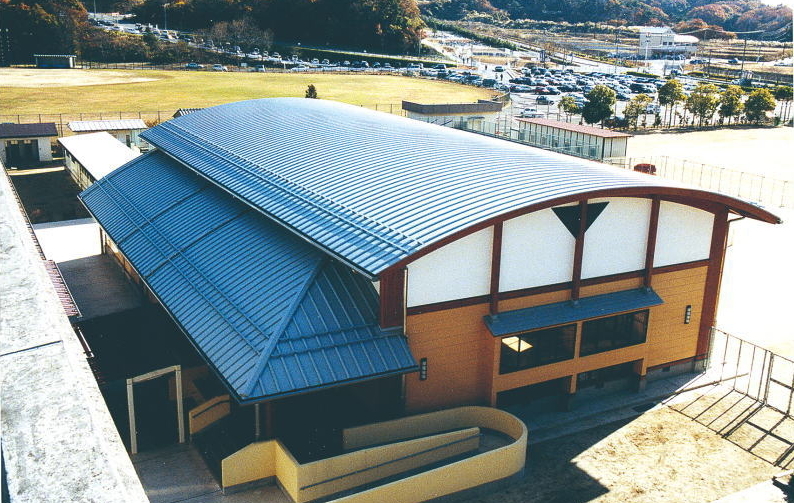 いわき市立中央台北中学校  【縦葺き】フリーハットⅡ型