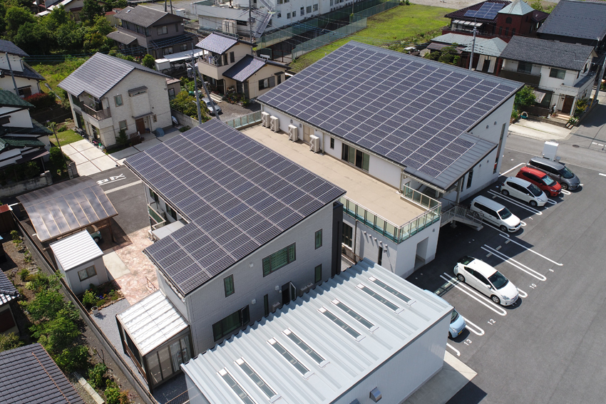 栃木防災【太陽光一体型屋根】カナメソーラールーフ
