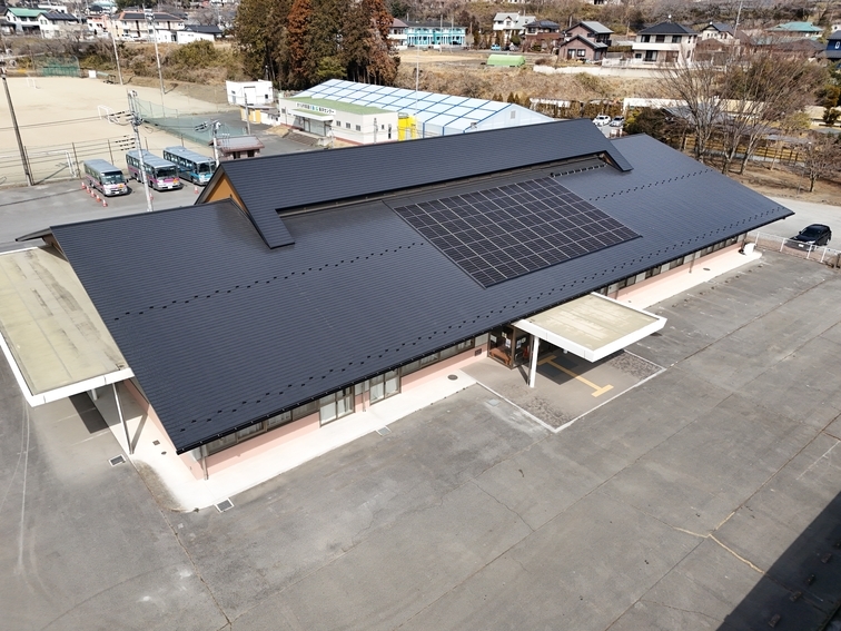 K保健センター【横葺き・太陽光一体型屋根】タイマルーフM型・カナメソーラールーフ・V2H