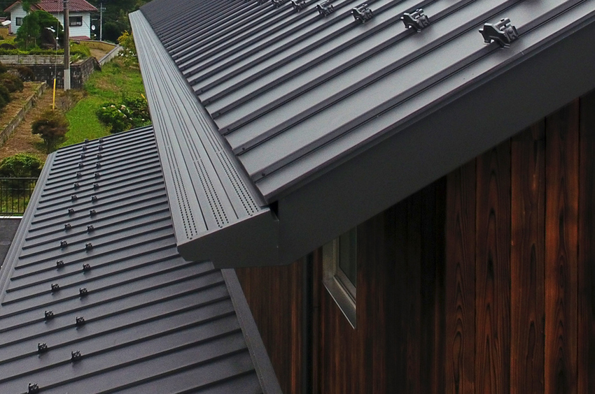 袋田地域防災センター【縦葺き】スタンディングロック