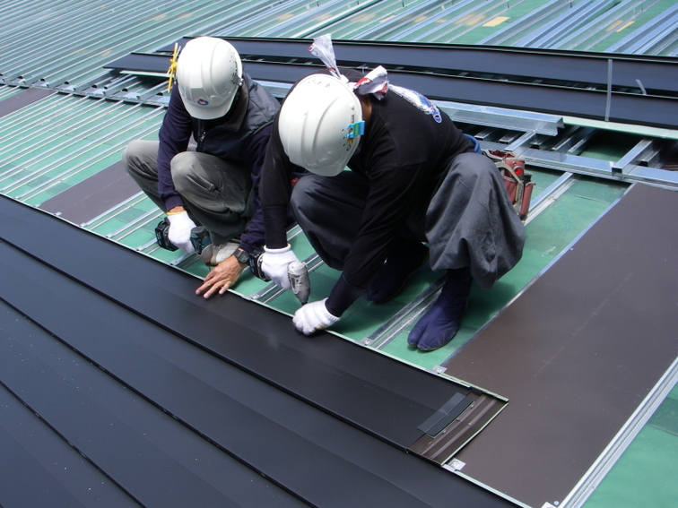湯西川小中学校  【横葺き】タイマルーフＴ型