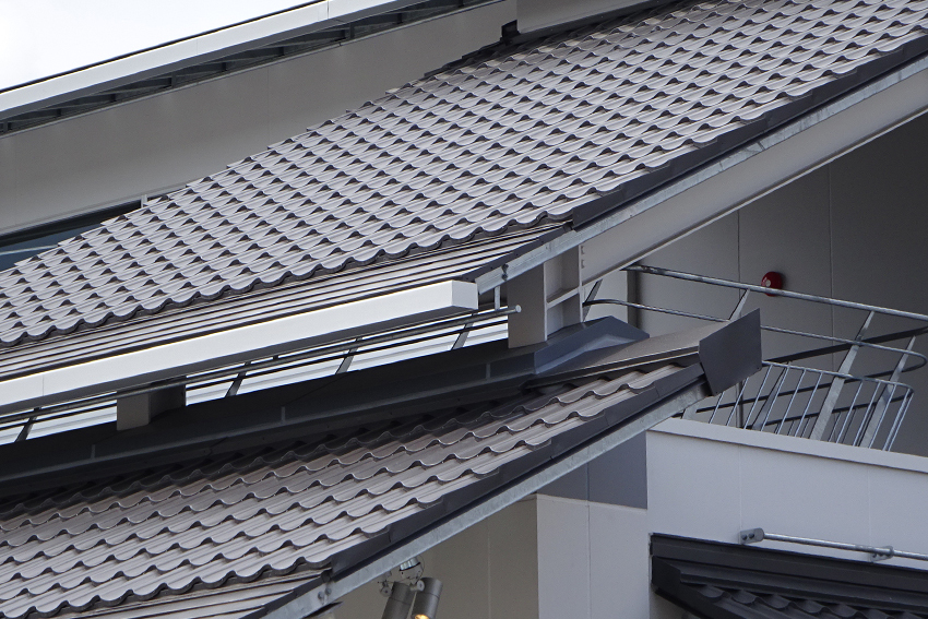 JR尾道駅 駅舎【金属瓦】カナメルーフ