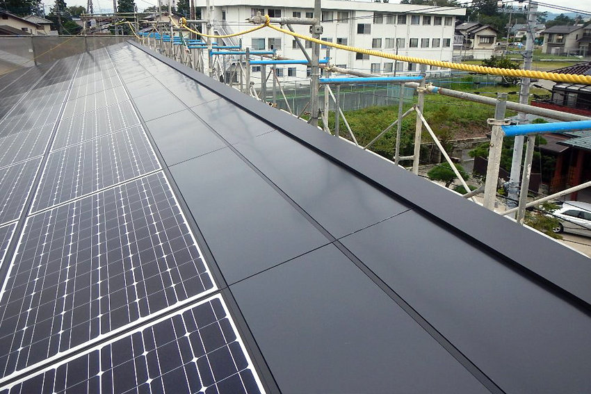 栃木防災【太陽光一体型屋根】カナメソーラールーフ