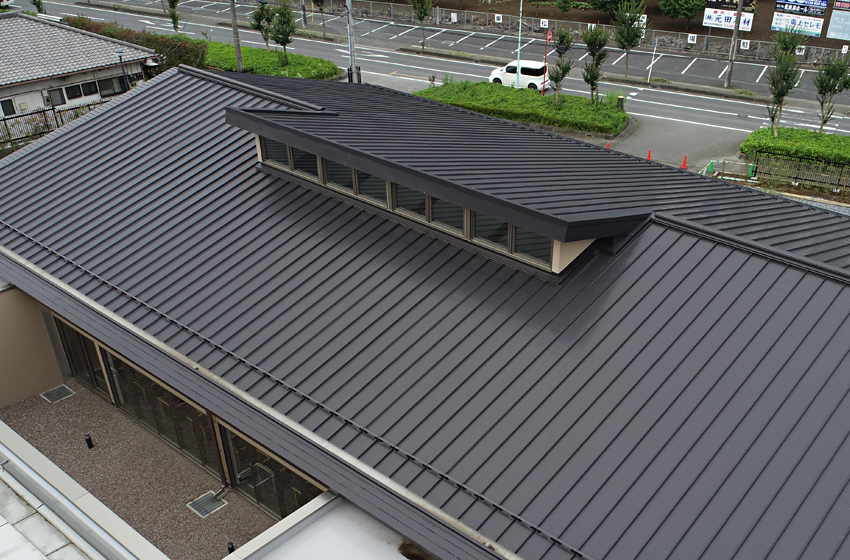 東松山斎場【縦葺き・横葺き】富士ライン55、スタンディングロック、タイマルーフＭ型