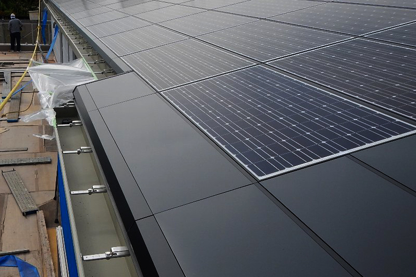 栃木防災【太陽光一体型屋根】カナメソーラールーフ