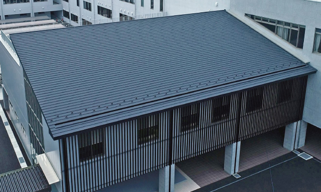 足利高等学校【縦葺き・横葺き・デザイン軒樋】スタンディングロック・カナディー・富士ライン・カナメシャープ樋