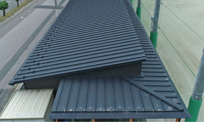 足利高等学校【縦葺き・横葺き・デザイン軒樋】スタンディングロック・カナディー・富士ライン・カナメシャープ樋
