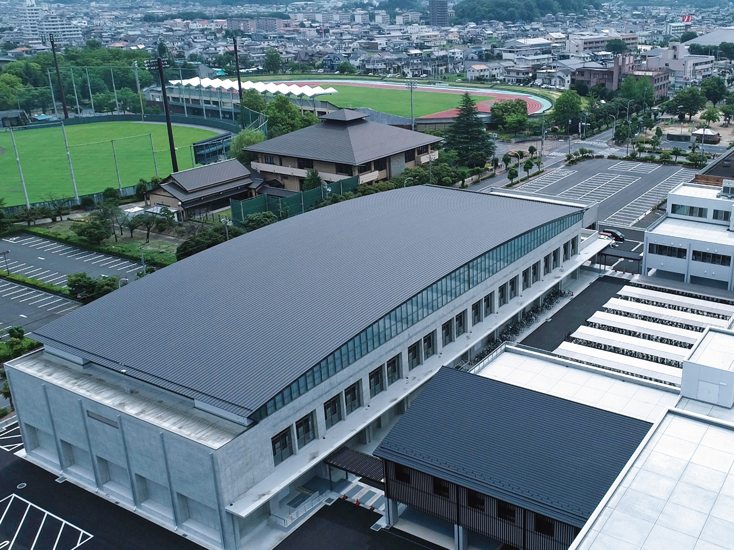 足利高等学校【縦葺き・横葺き・デザイン軒樋】スタンディングロック・カナディー・富士ライン・カナメシャープ樋