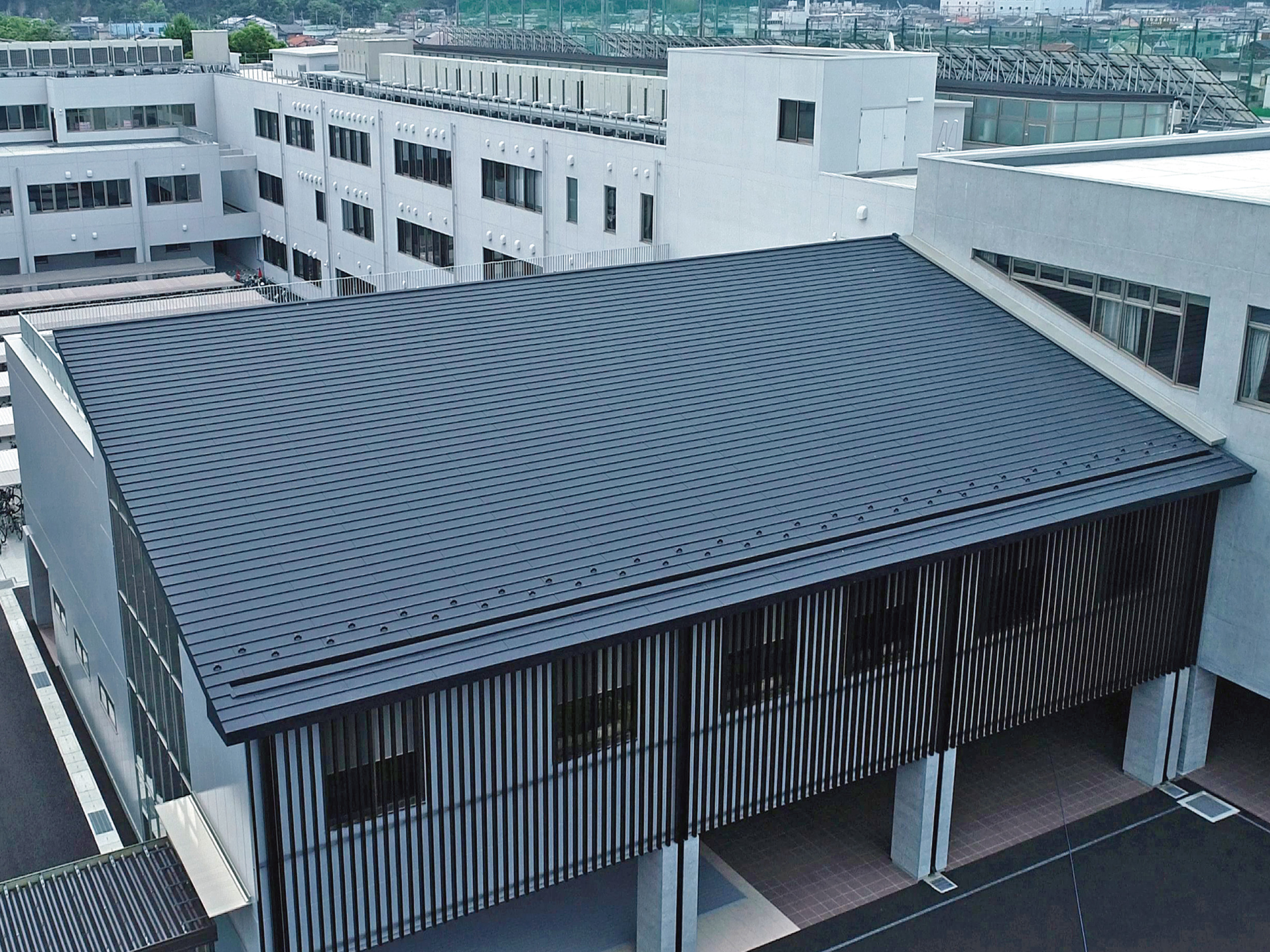 足利高等学校【縦葺き・横葺き・デザイン軒樋】スタンディングロック・カナディー・富士ライン・カナメシャープ樋