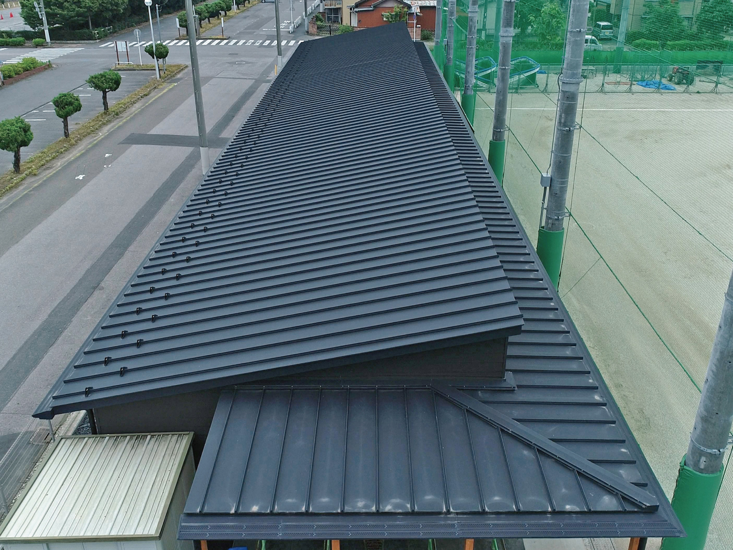 足利高等学校【縦葺き・横葺き・デザイン軒樋】スタンディングロック・カナディー・富士ライン・カナメシャープ樋